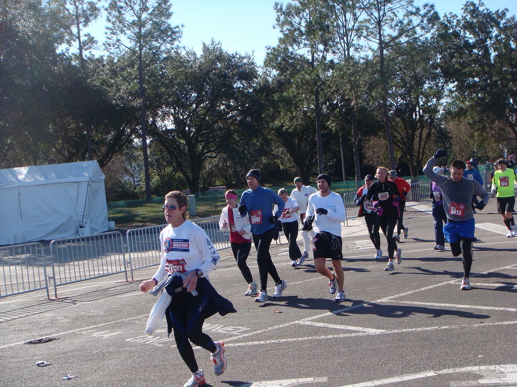 Disney 2010 D2 0402.jpg -                                